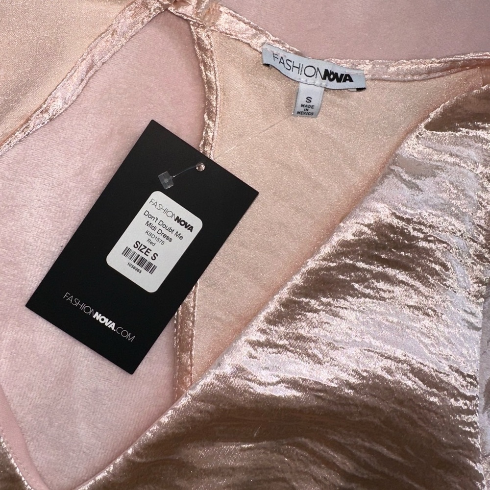 Blush Pink Satin V-Neck V-Back Romper · Size S · NWT - Picture 5 of 10